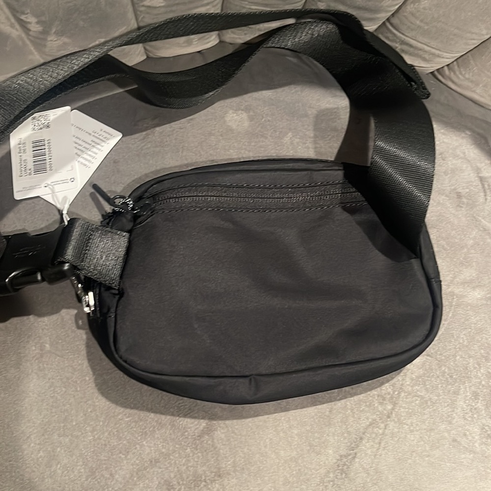 Lululemon Black Everywhere Belt Bag 1L - Picture 9 of 10